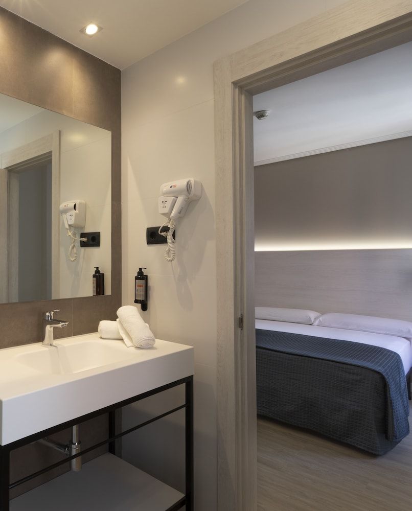 undefined Hotel Porcel Ganivet 3