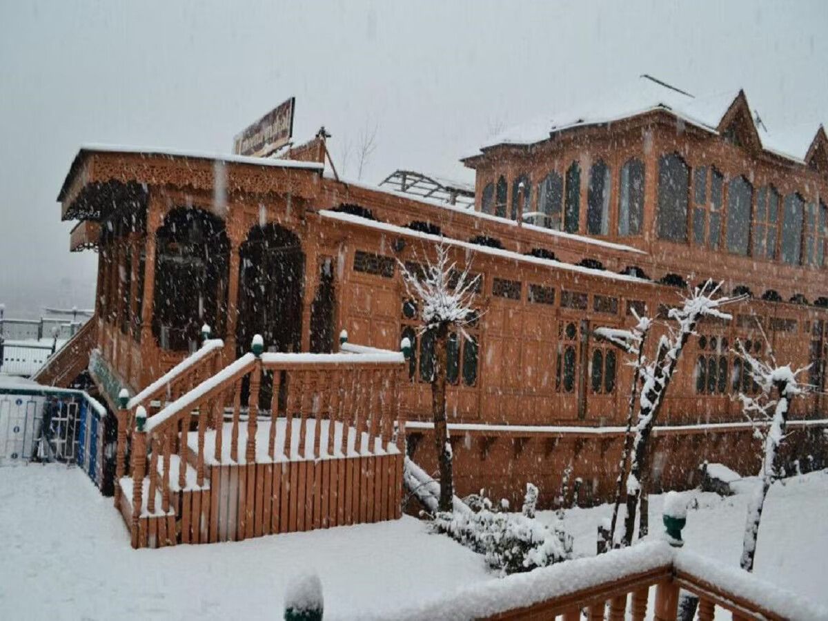 undefined Meena Ride Kashmir Houseboats