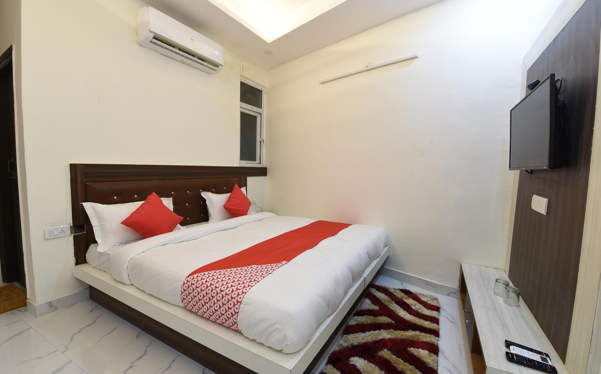 undefined OYO 19134 The Signature Hotel 4