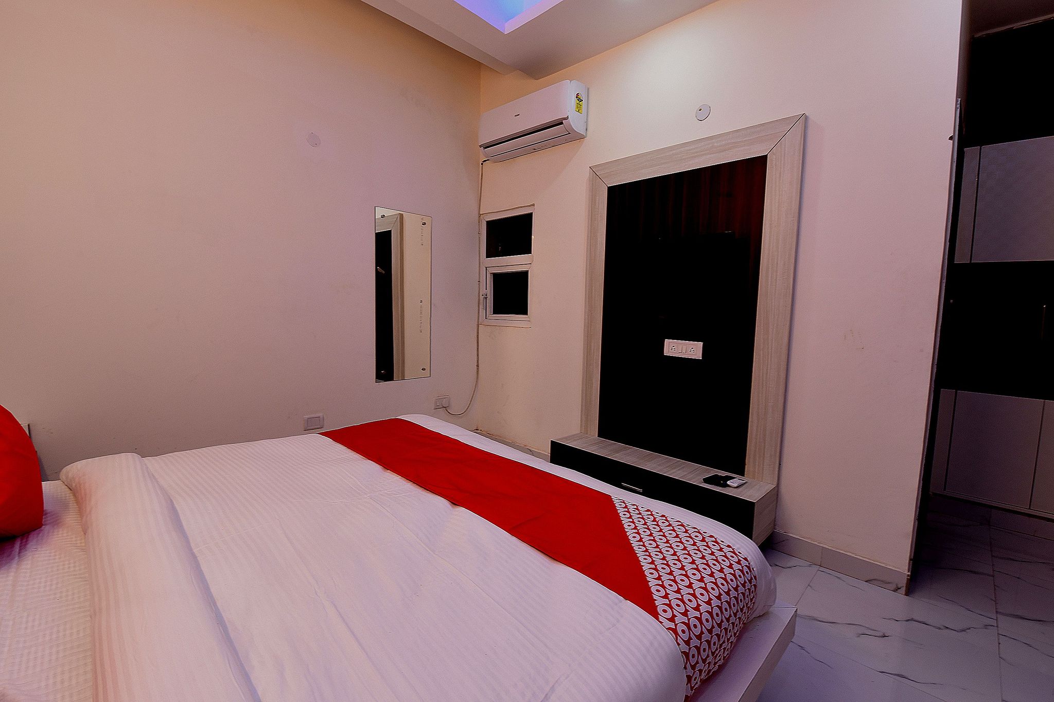 undefined OYO 19134 The Signature Hotel 9