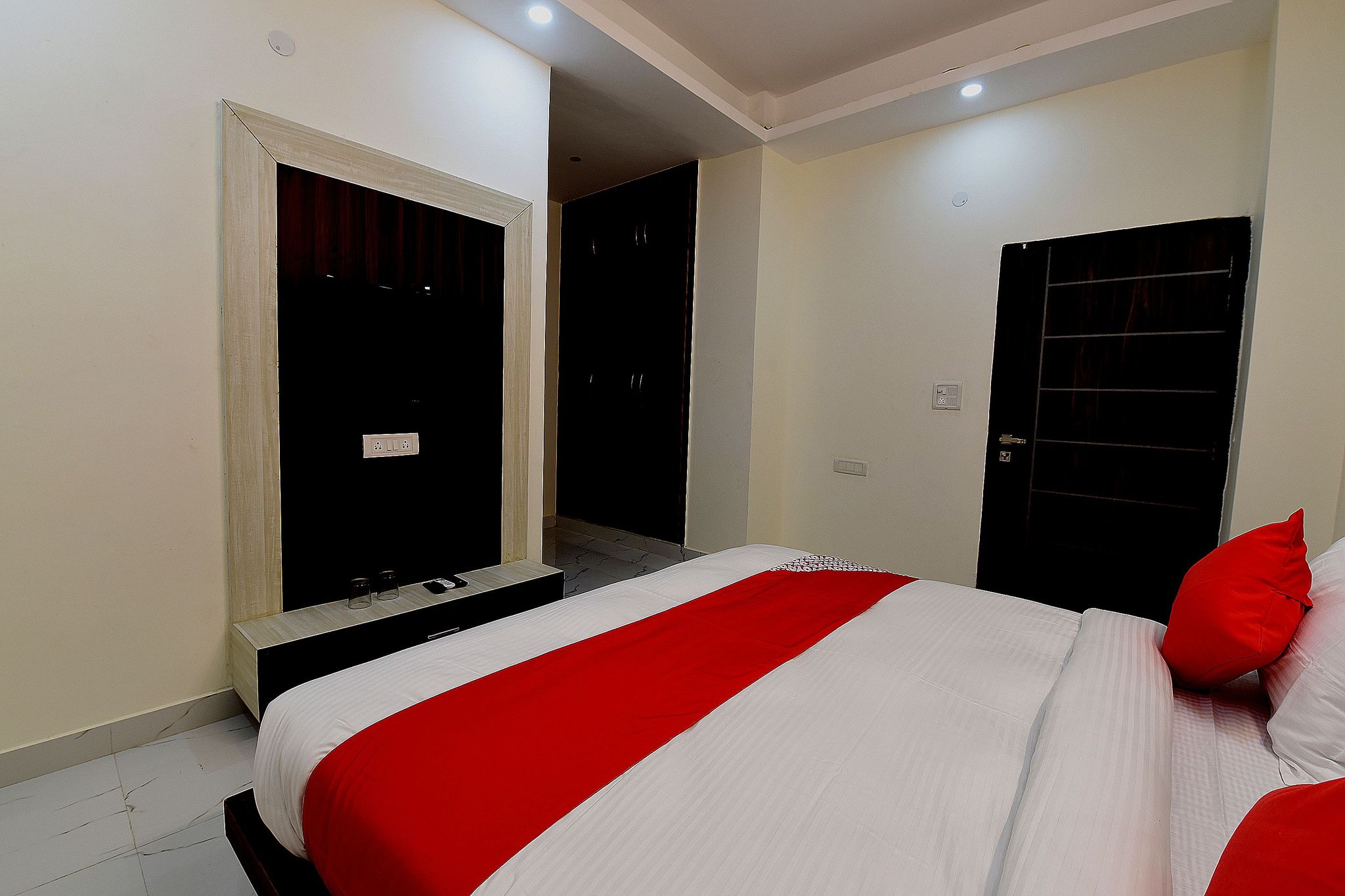 undefined OYO 19134 The Signature Hotel 6