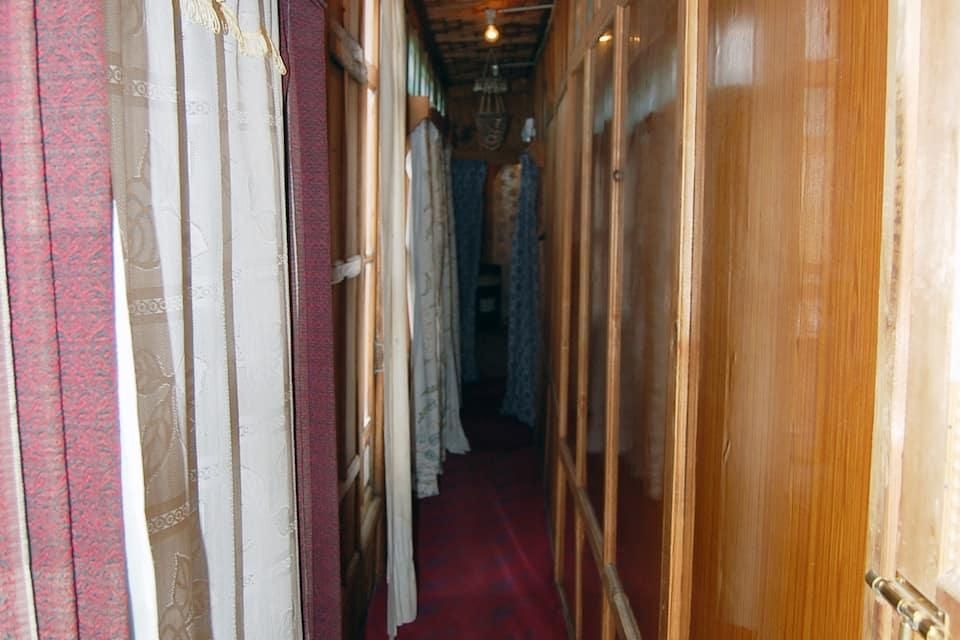 undefined Lake Palace Houseboat 4