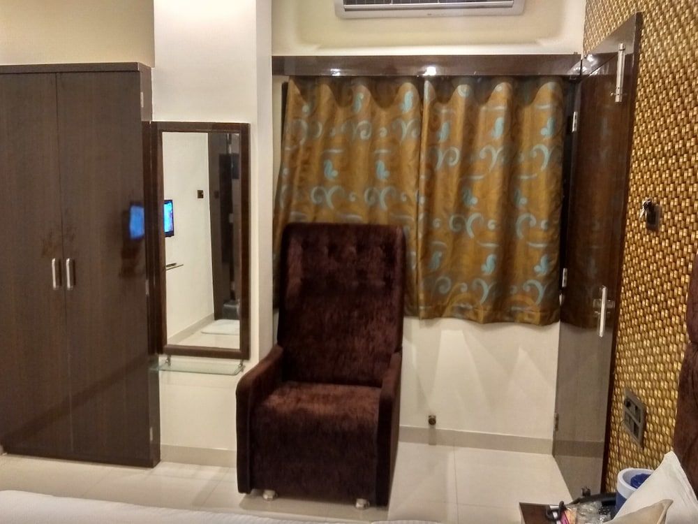 Capital O 75310 The Jk Hotel Deluxe Non AC room 10