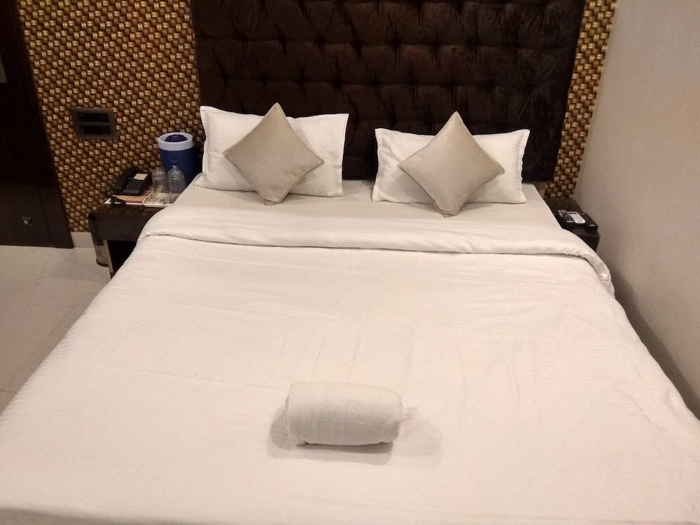 Capital O 75310 The Jk Hotel Deluxe Non AC room 2