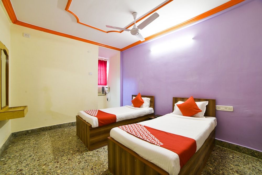 undefined OYO 17316 Radika Residency 9