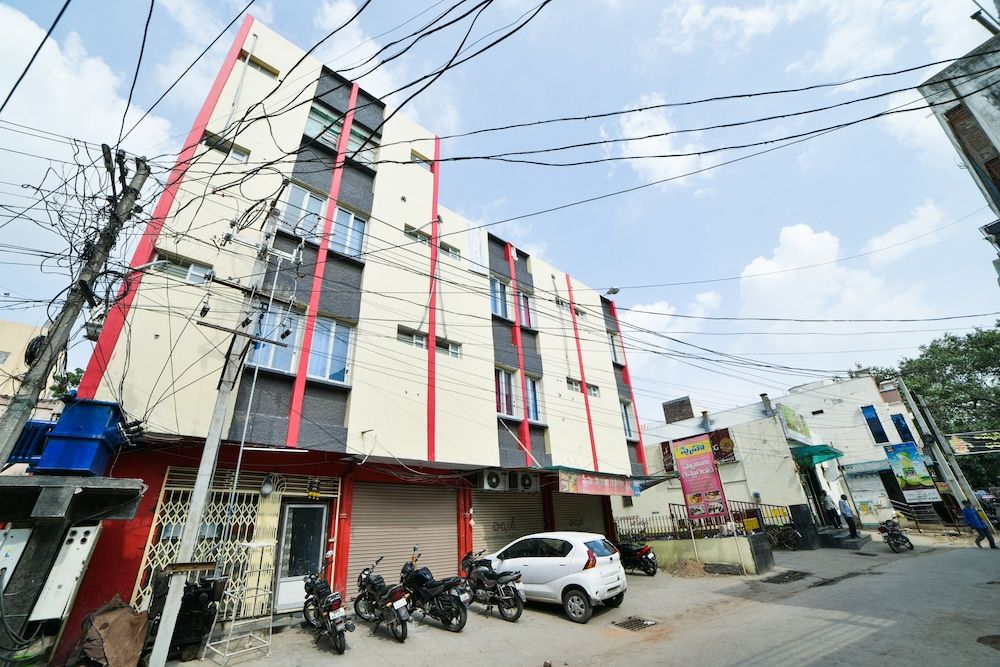 undefined OYO 17316 Radika Residency 7