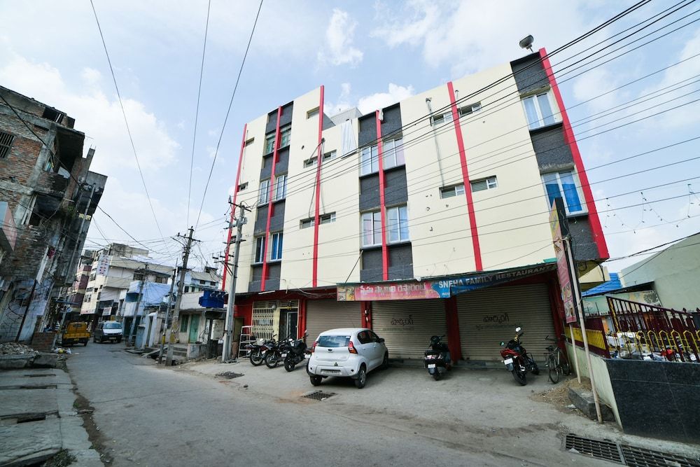 undefined OYO 17316 Radika Residency 6