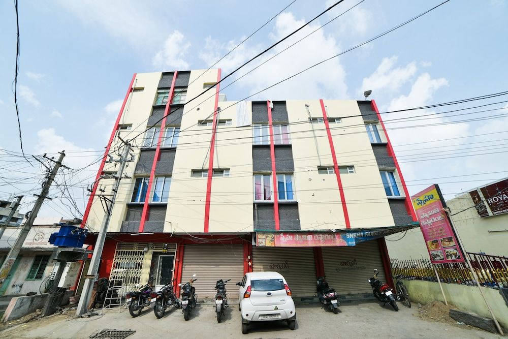 undefined OYO 17316 Radika Residency 8