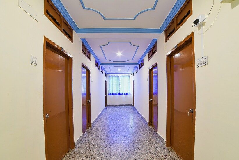 undefined OYO 17316 Radika Residency 4