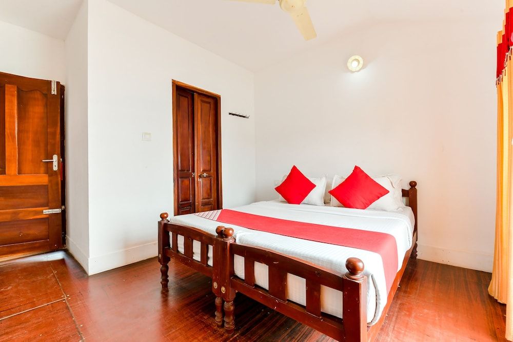 OYO 23103 Houseboat Ganga 5bhk Deluxe Deluxe Double or Twin Room, 1 King Bed 12