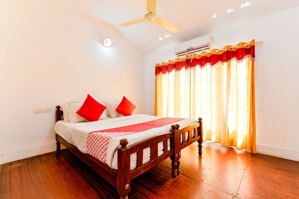 OYO 23103 Houseboat Ganga 5bhk Deluxe Deluxe Double or Twin Room, 1 King Bed 13