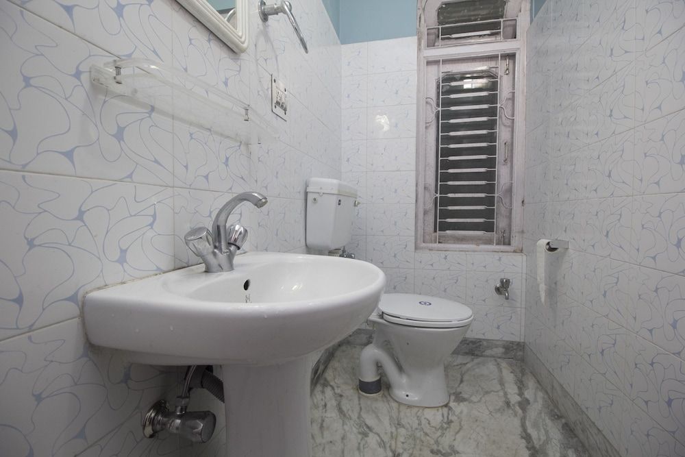 OYO 26748 Palkyi Lodge Double or Twin Room 23