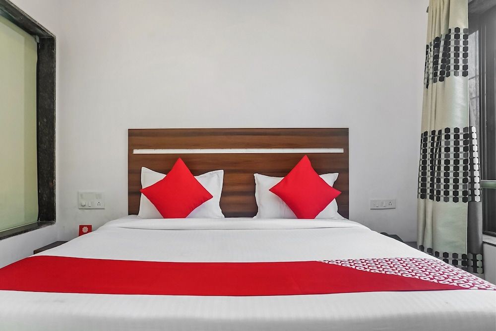 OYO Flagship 26583 Hotel Kohinoor Plaza Standard Double Room 8