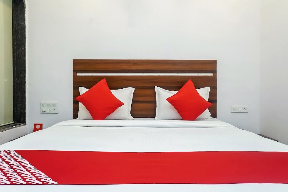 OYO Flagship 26583 Hotel Kohinoor Plaza Standard Double Room 3