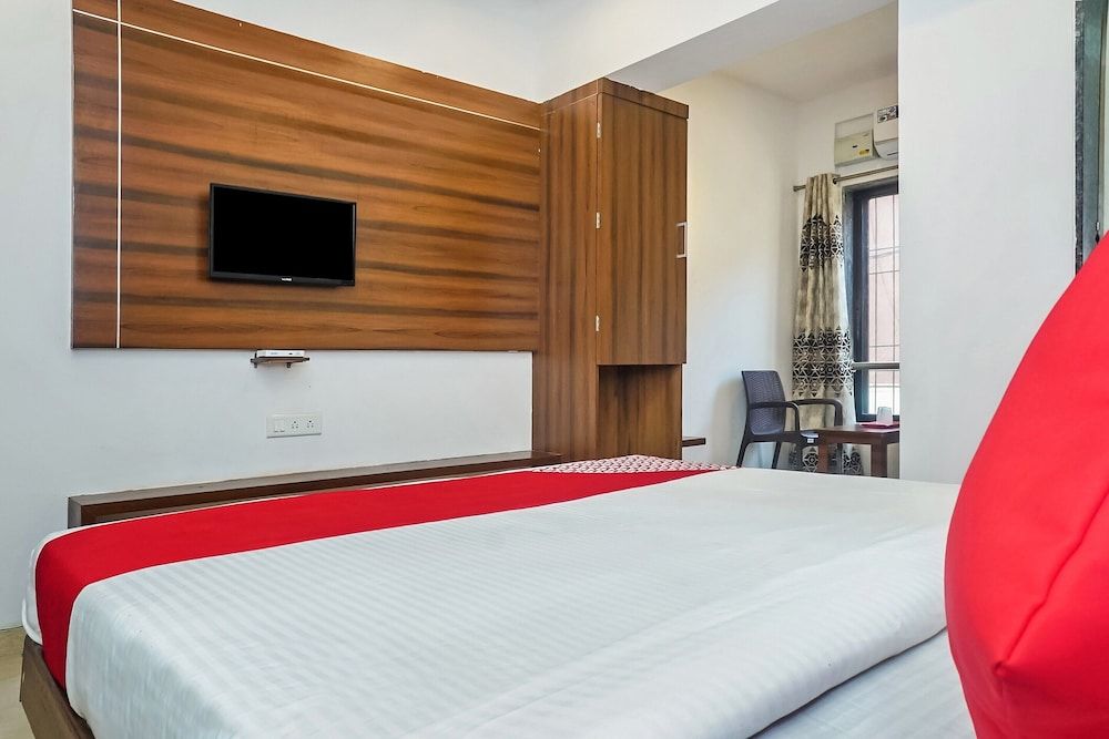OYO Flagship 26583 Hotel Kohinoor Plaza Standard Double Room 4