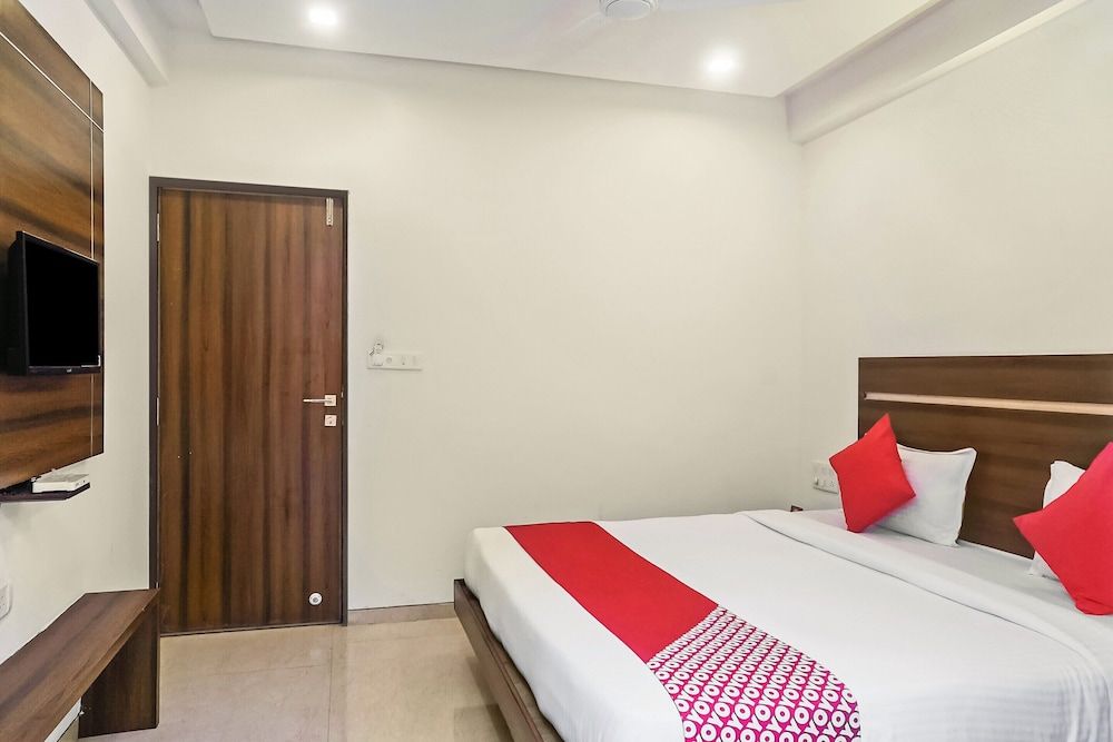 OYO Flagship 26583 Hotel Kohinoor Plaza Standard Double Room 10