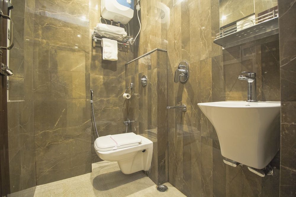 OYO 24810 Silver Crescent Double or Twin Room 21