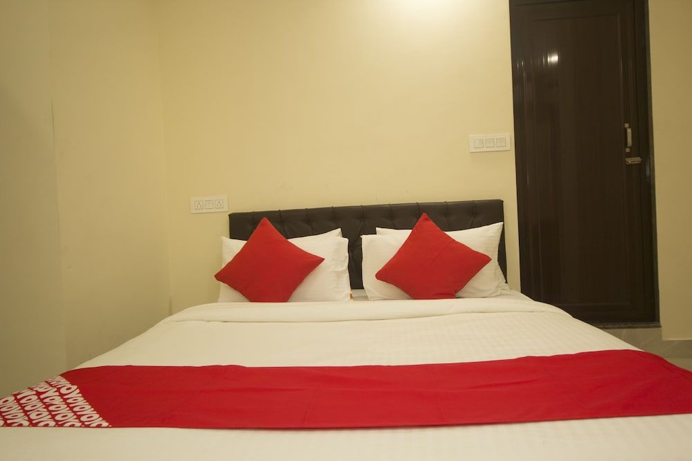 undefined OYO 24810 Silver Crescent 9