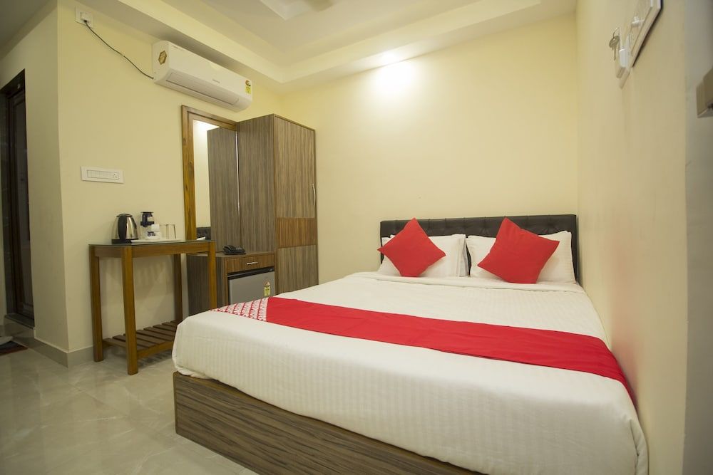 undefined OYO 24810 Silver Crescent 8