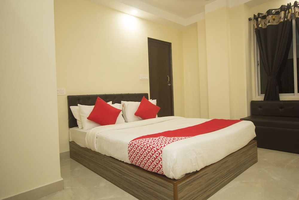 undefined OYO 24810 Silver Crescent 3