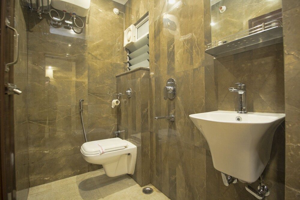 OYO 24810 Silver Crescent Double or Twin Room 19