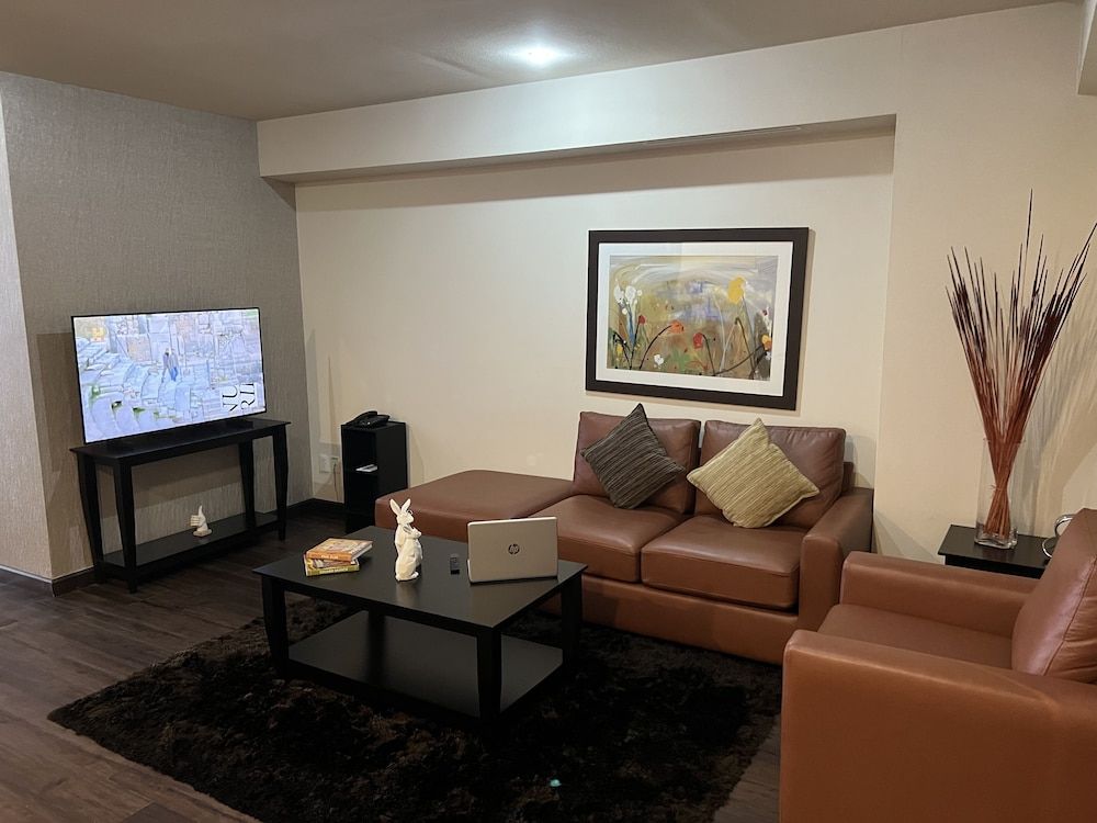 St Isidro Suites Corporate Housing SPA & Wellness Center Junior Room 11