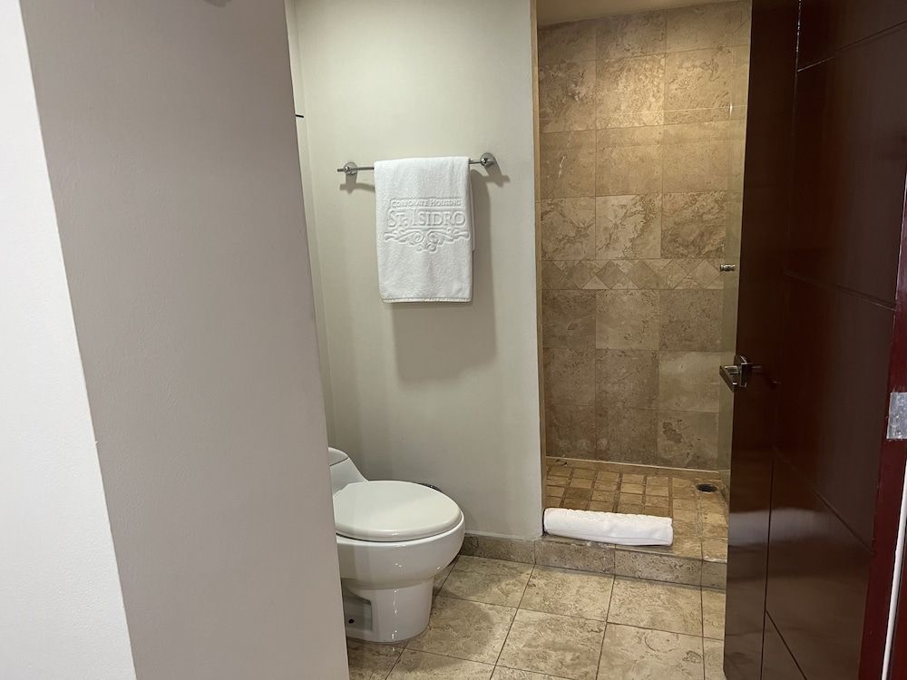 St Isidro Suites Corporate Housing SPA & Wellness Center Junior Room 5