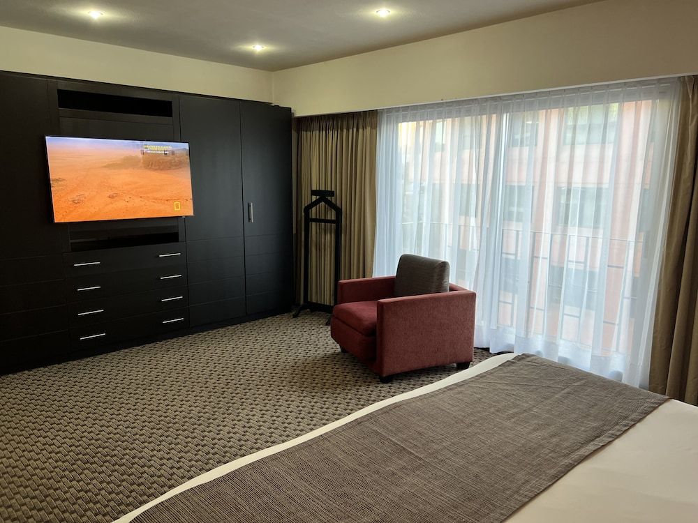 St Isidro Suites Corporate Housing SPA & Wellness Center Executive Room 8