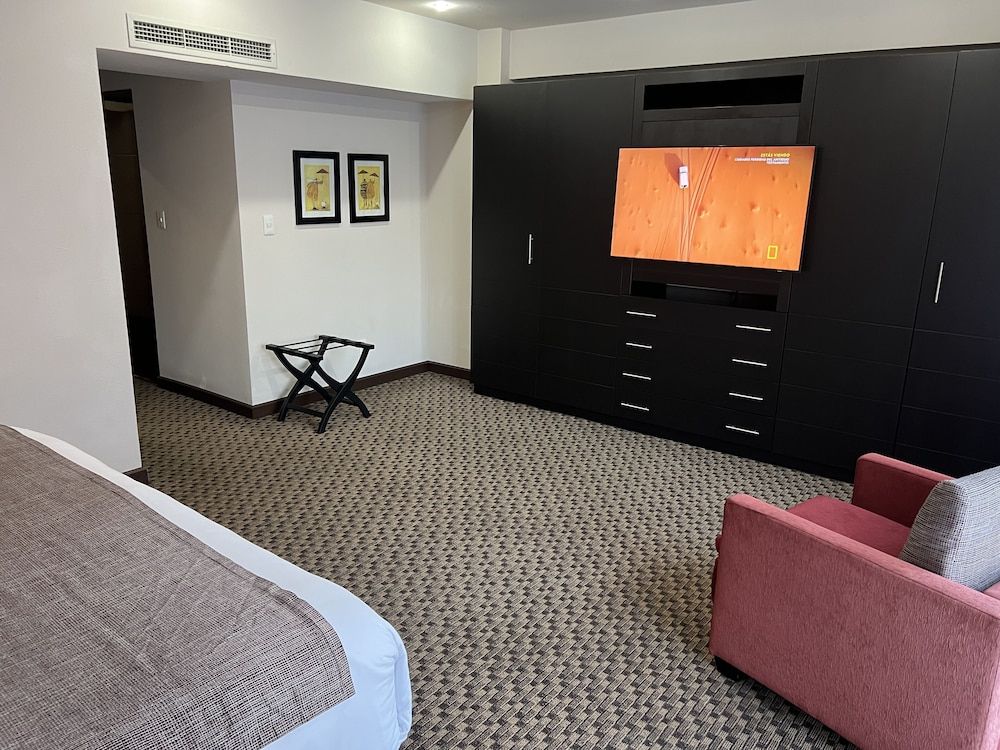 St Isidro Suites Corporate Housing SPA & Wellness Center Junior Room 7