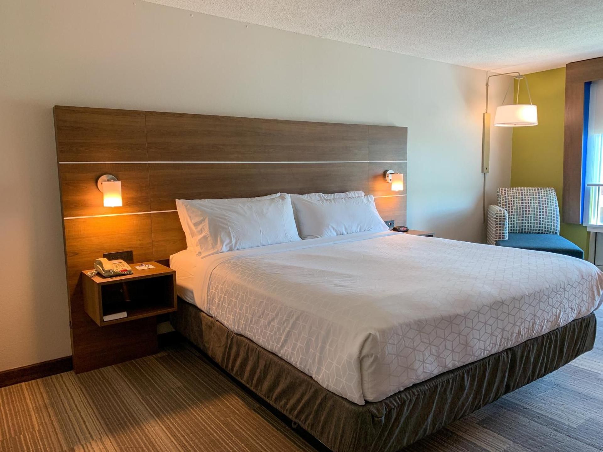 1 King Bed Standard Communication Accessible Roll Shower
