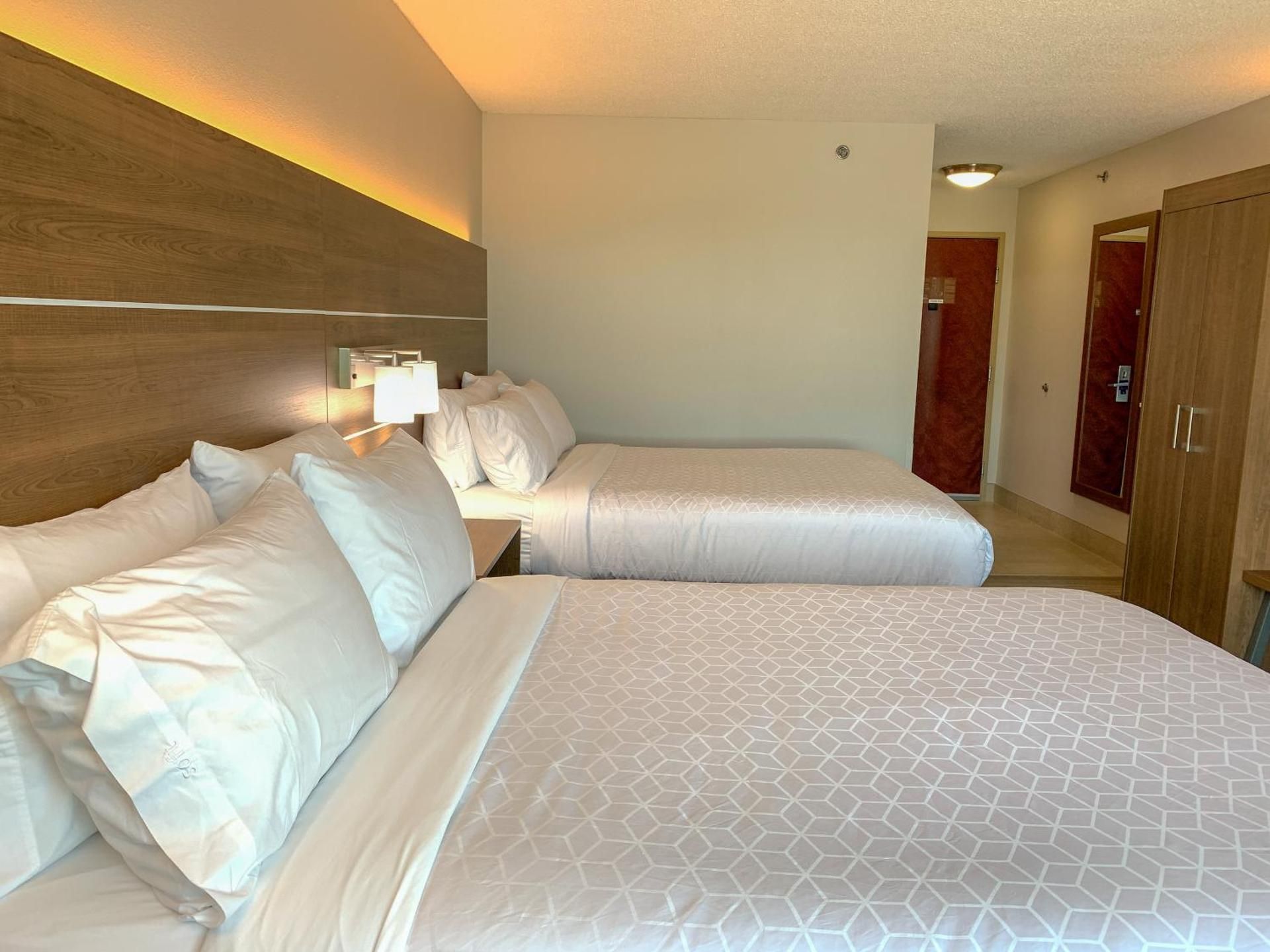 2 Queen Bed Standard