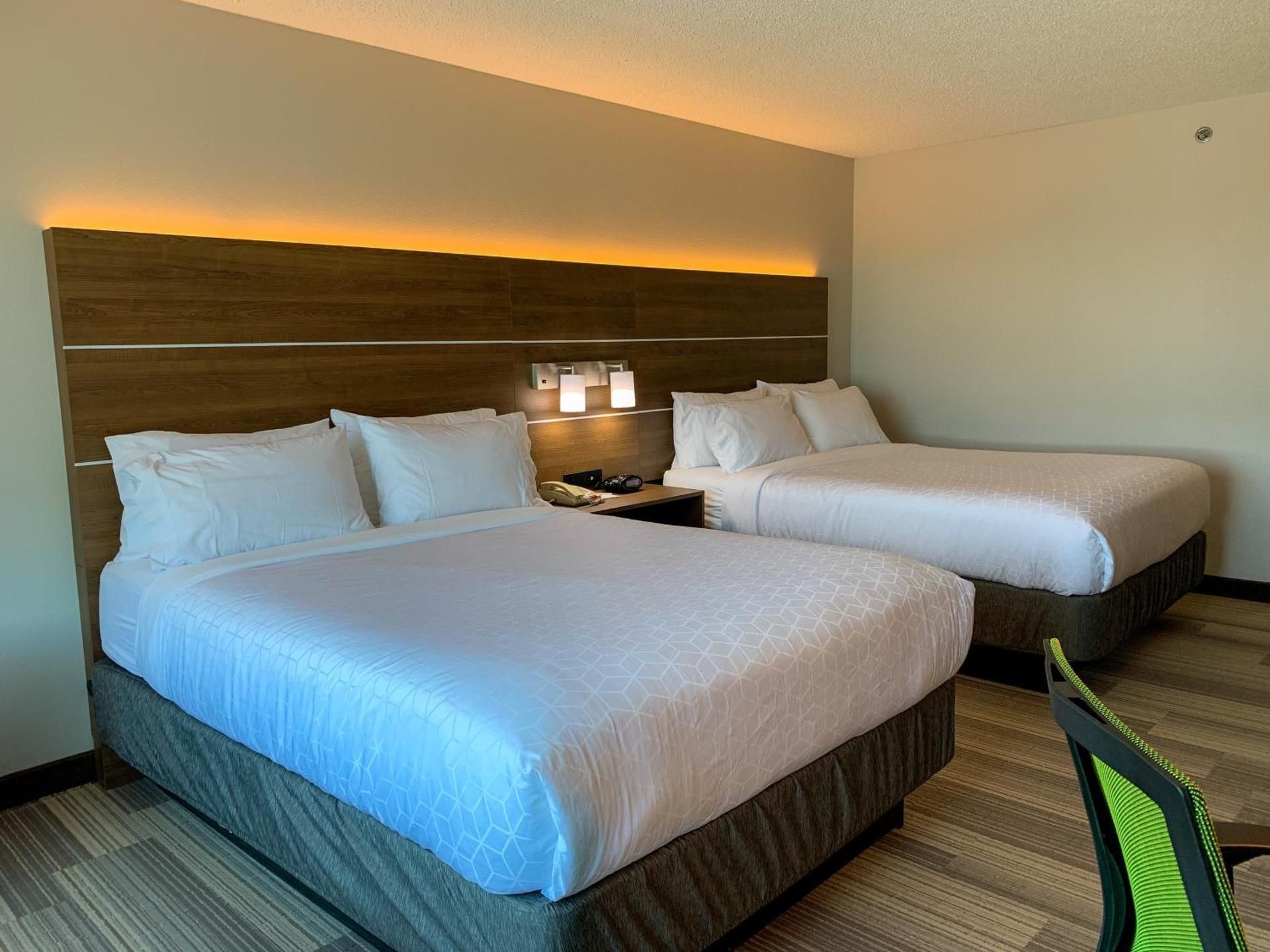 2 Queen Bed Standard Communication Accessible Tub
