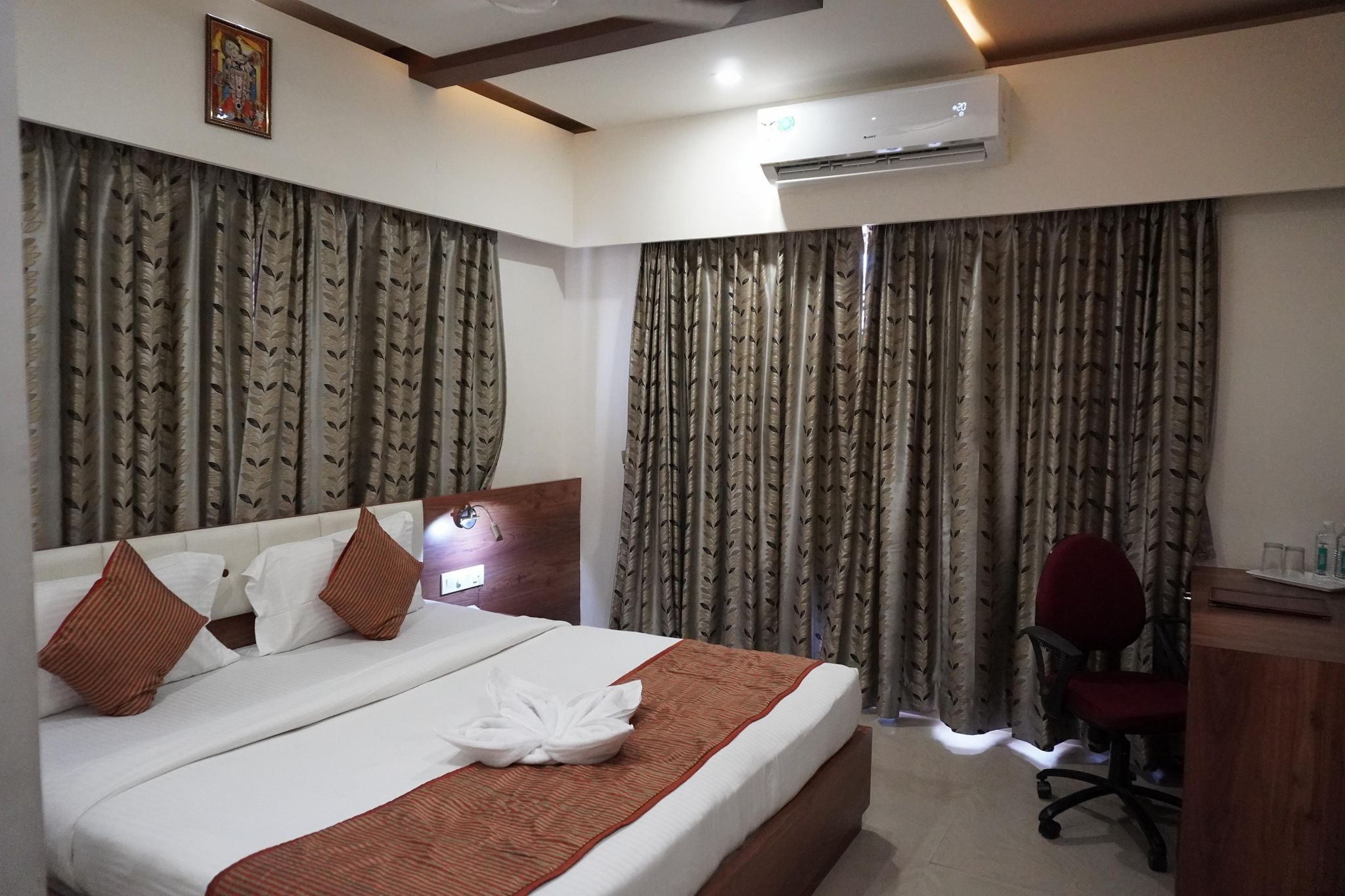 Hotel Swati Dwarka Comfort 4