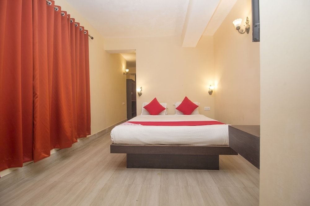 OYO 25087 Hotel Horizon Deluxe Double or Twin Room, 1 King Bed 14