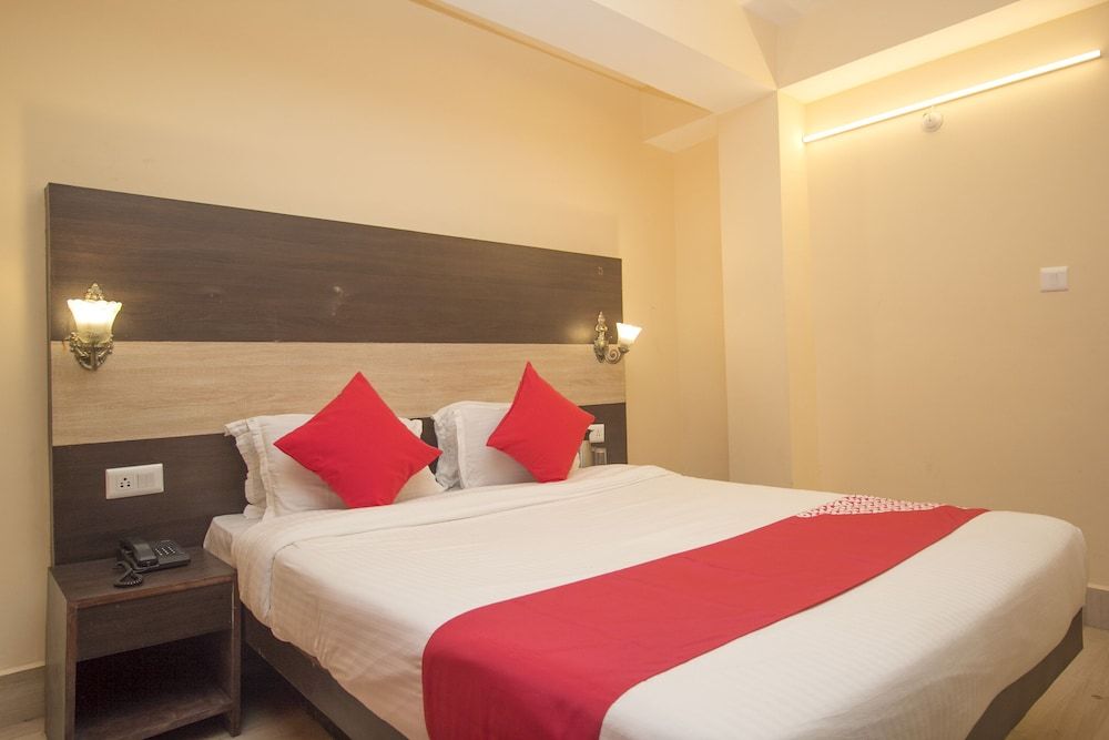 OYO 25087 Hotel Horizon Deluxe Double or Twin Room, 1 King Bed 15