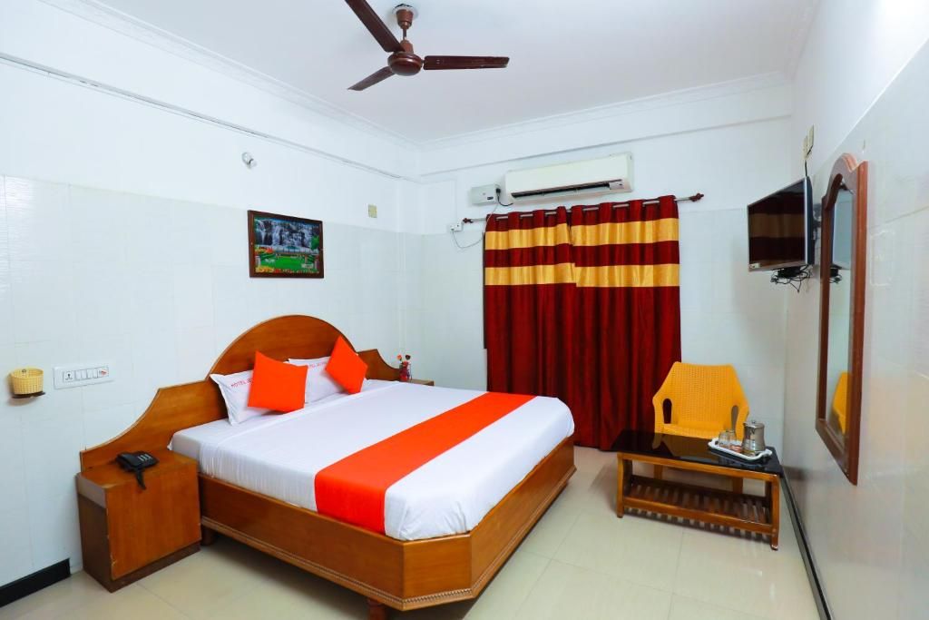 Hotel Jeyam Deluxe Double Bed Room 4