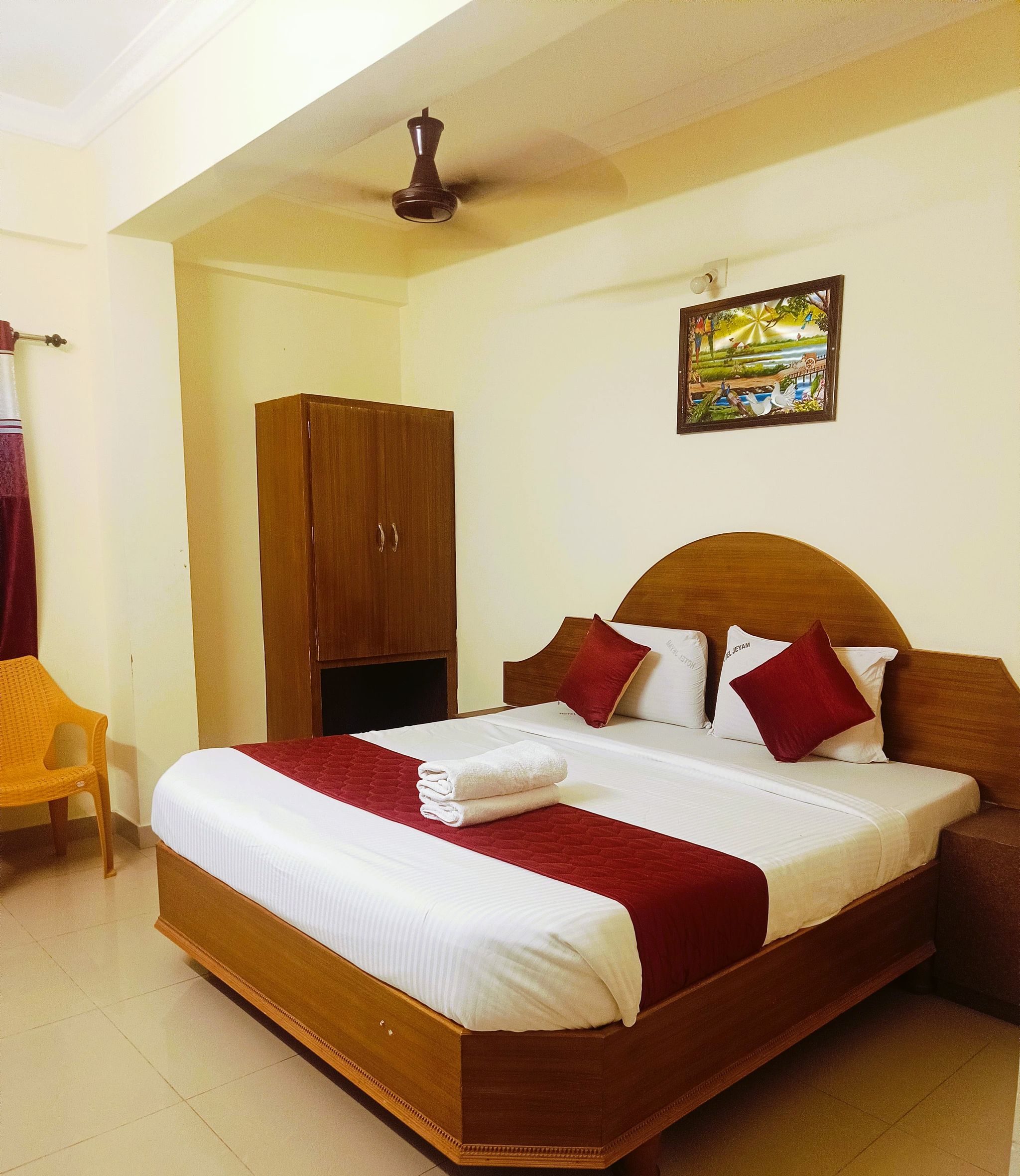 Hotel Jeyam Deluxe Double Bed Room