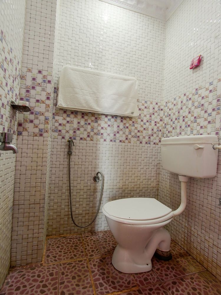 OYO 24967 The Grand Diamond Standard Room 3