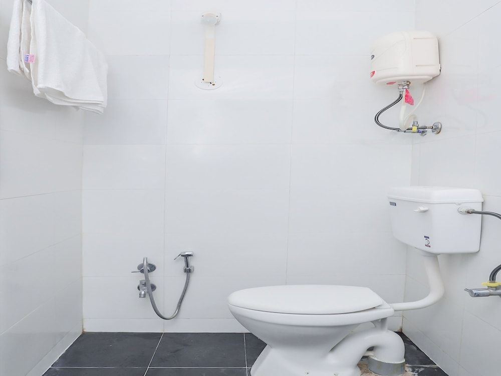 OYO 15847 Hotel Mathura Lodging Single Room 4