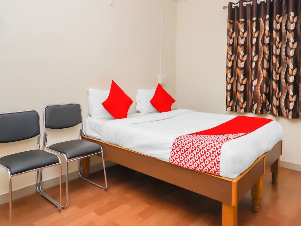 OYO 15847 Hotel Mathura Lodging Single Room 2