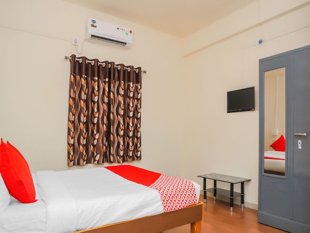 OYO 15847 Hotel Mathura Lodging Single Room 3