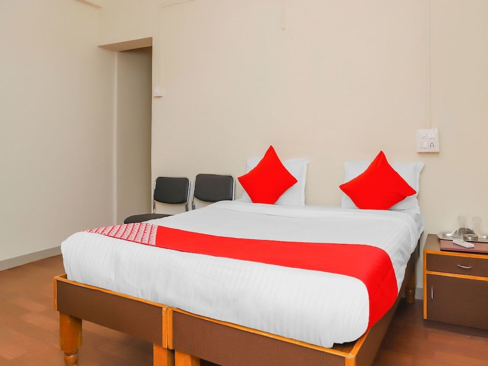 OYO 15847 Hotel Mathura Lodging Single Room