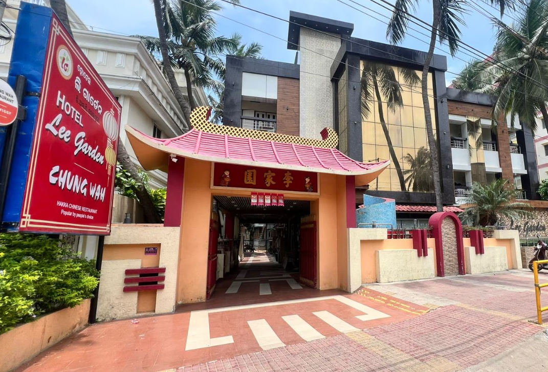 Hotel Lee Garden, 5 min walkable from Blue flag Beach