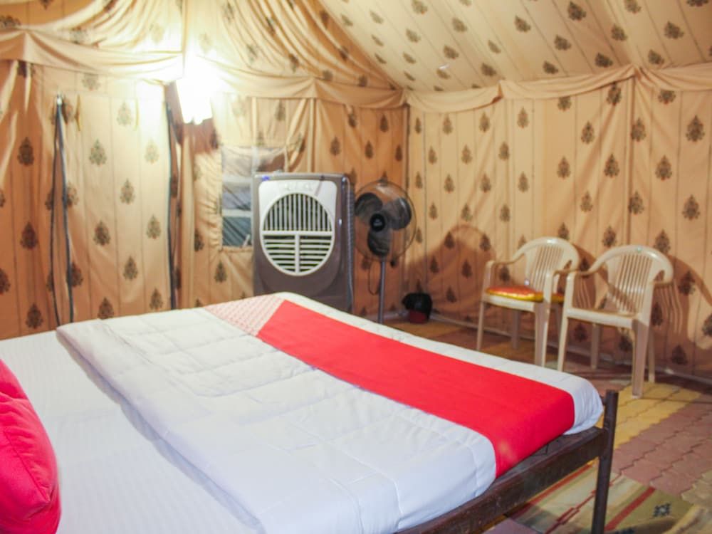 OYO 26228 Royal Camps Deluxe Double or Twin Room 4