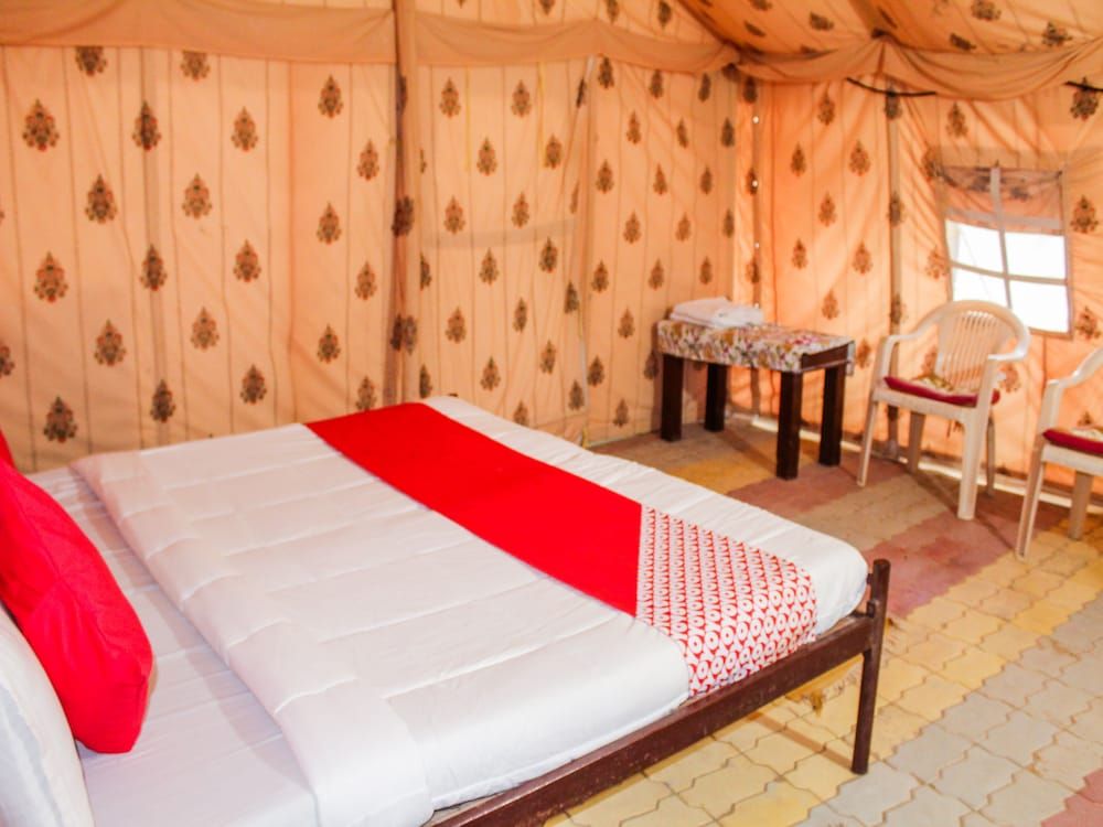 OYO 26228 Royal Camps Deluxe Double or Twin Room 3