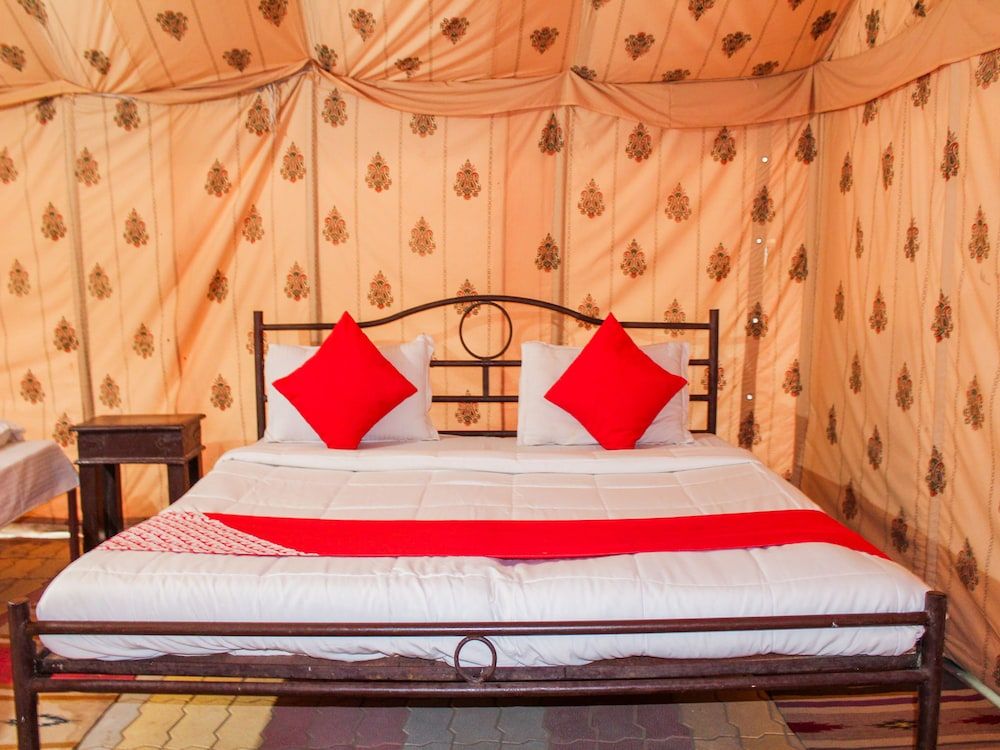 OYO 26228 Royal Camps Deluxe Double or Twin Room 5