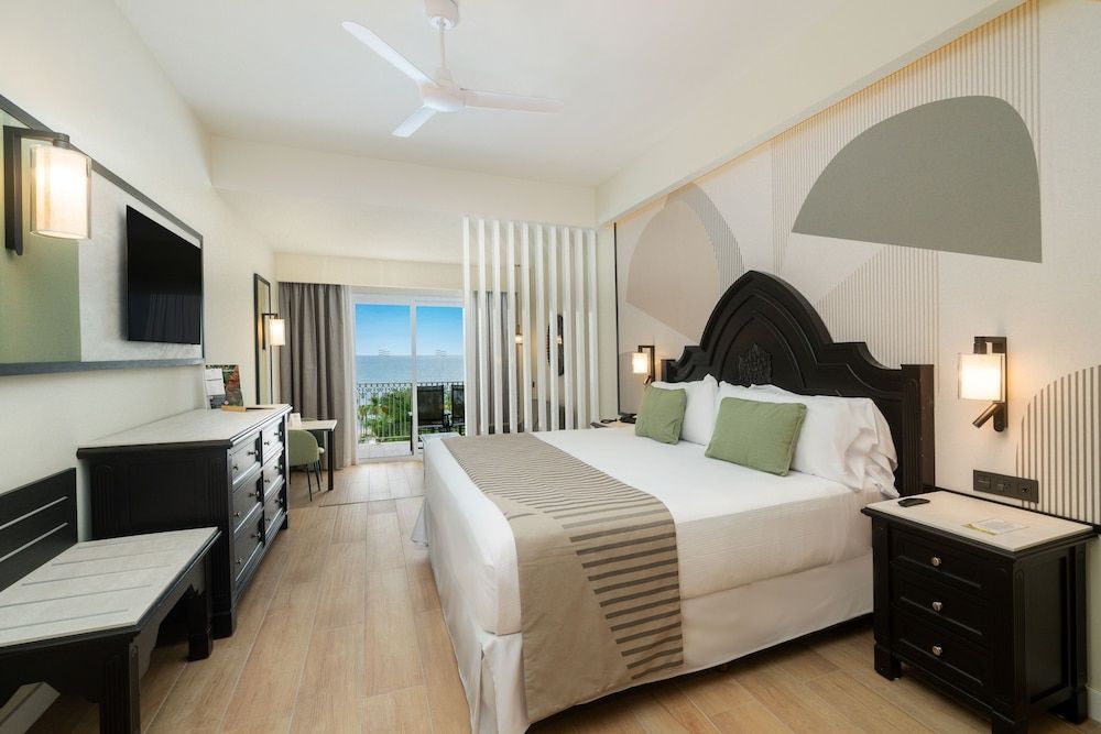 Junior Suite, Ocean View (B2C-US)