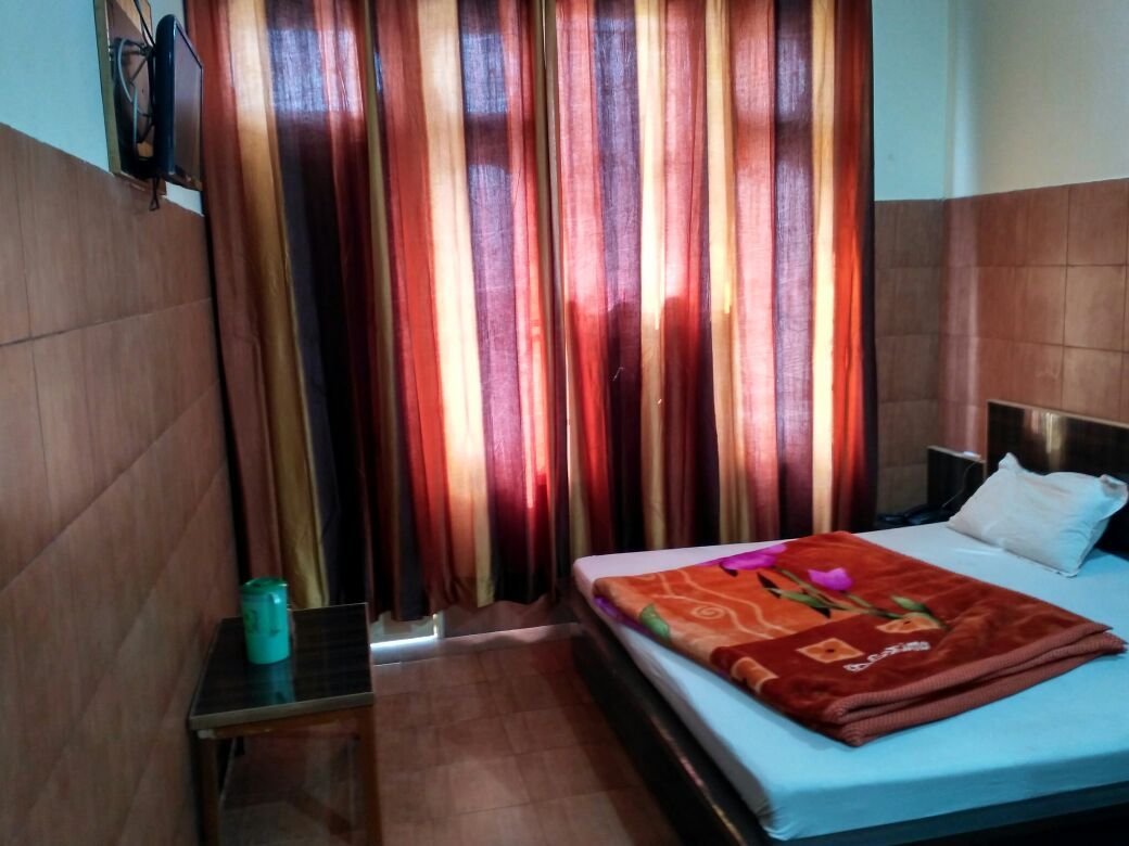 DELUXE DOUBLE BED NON AC ROOM