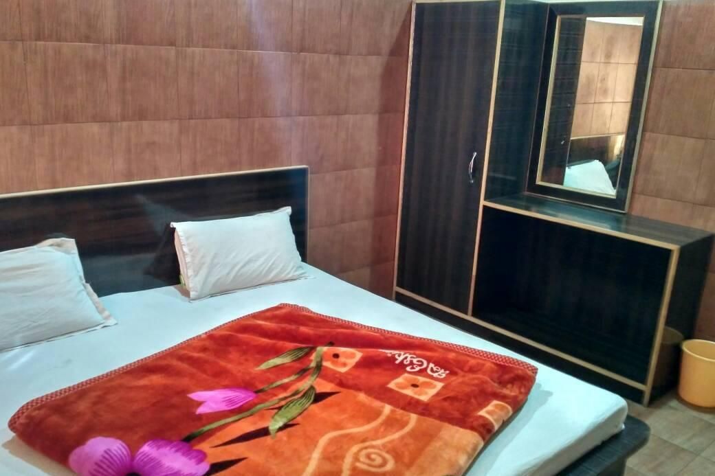 DELUXE DOUBLE BED NON AC ROOM