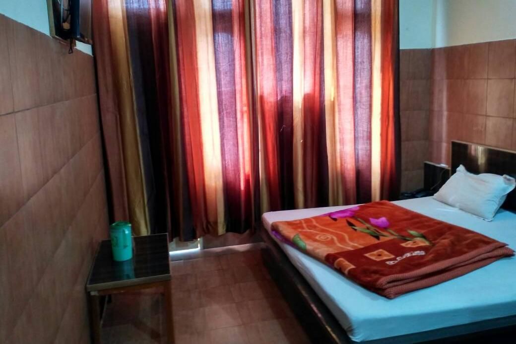 Daya Paradise, Katra DELUXE DOUBLE BED NON AC ROOM 9